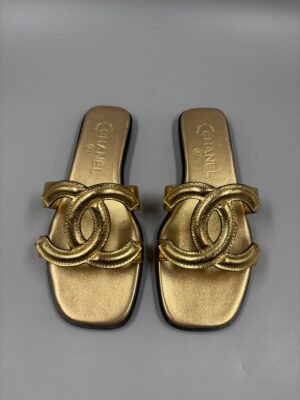 Chinelas Chanel
