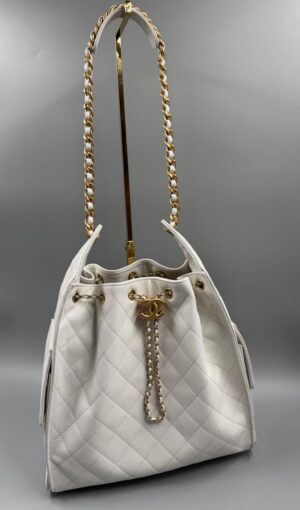 Chanel 25 Medium blanco